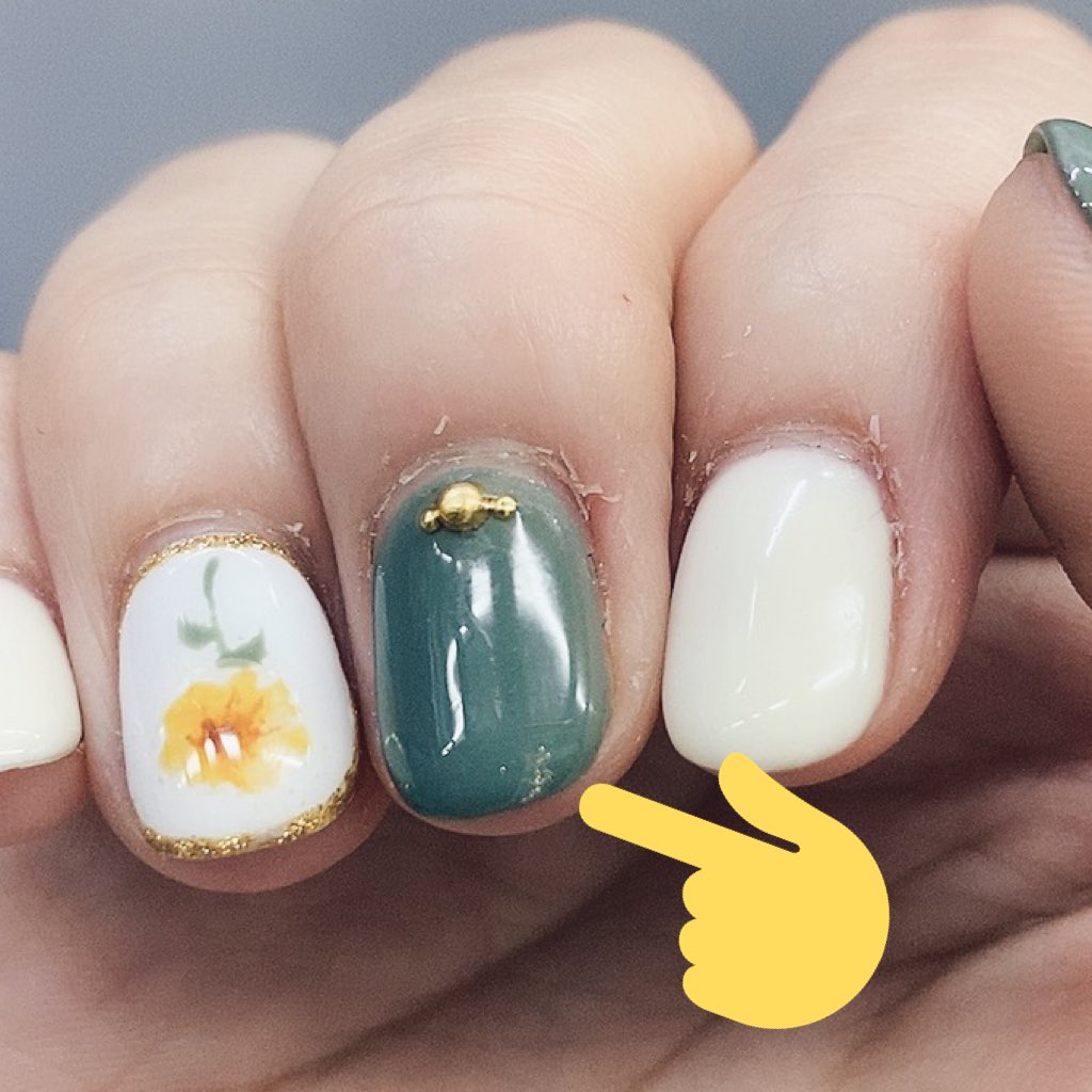 I V Y V Twitter 甘皮処理甘いしささくれカットしてくれないしオーバルでって言ったのにラウンドだし気泡すごいしジェル拭き取り残しあるし あとよく見たらラメ飛びしてる 今日の担当さん微妙 私がやったやつの方が綺麗なんだが 前の担当さんがいい えーん戻ってきて