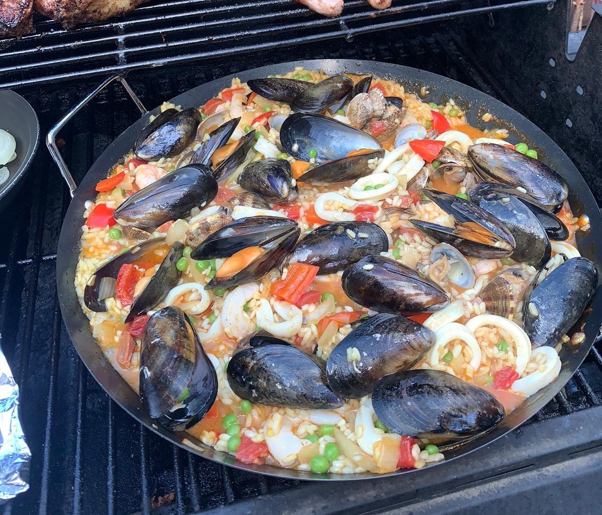 stdave59's tweet photo. @jsfreshfish ....here's what happened to those mussels and palourdes - BBQ style https://t.co/5sCvgd0qaI