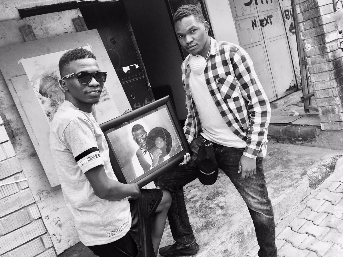 SRVictor256's tweet photo. The simple things a your blessings
simplicity we use to survive 🤝gratitude @brianeamon 
Love and blessings for the support from day one and also honouring me with this amazing piece..... 
#BriArt #PencilArt #Sir256 #GhettoDream #AmazingHaha
#HappyFathersDay2020 https://t.co/cd9IO2daL3