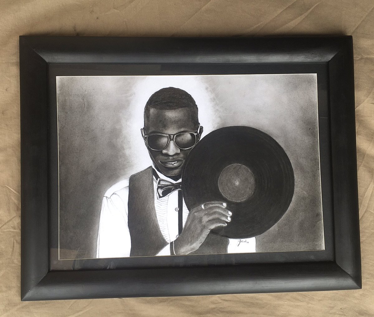 SRVictor256's tweet photo. The simple things a your blessings
simplicity we use to survive 🤝gratitude @brianeamon 
Love and blessings for the support from day one and also honouring me with this amazing piece..... 
#BriArt #PencilArt #Sir256 #GhettoDream #AmazingHaha
#HappyFathersDay2020 https://t.co/cd9IO2daL3