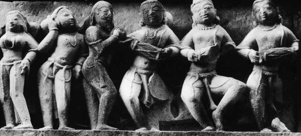 vmistweet's tweet photo. #Drummers on #Jagati (#platform) of #Lakshmana #Temple, #Khajuraho, #Chhatarpur, #MadhyaPradesh, #India, c.953-954 CE, #Jejakabhukti style, #Chandella patronage. Photo: #AIISCAA Center for Art and Archaeology. #WorldMusicDay2020 #VirtualMuseumOfImagesAndSounds https://t.co/tI0eWNnvOU