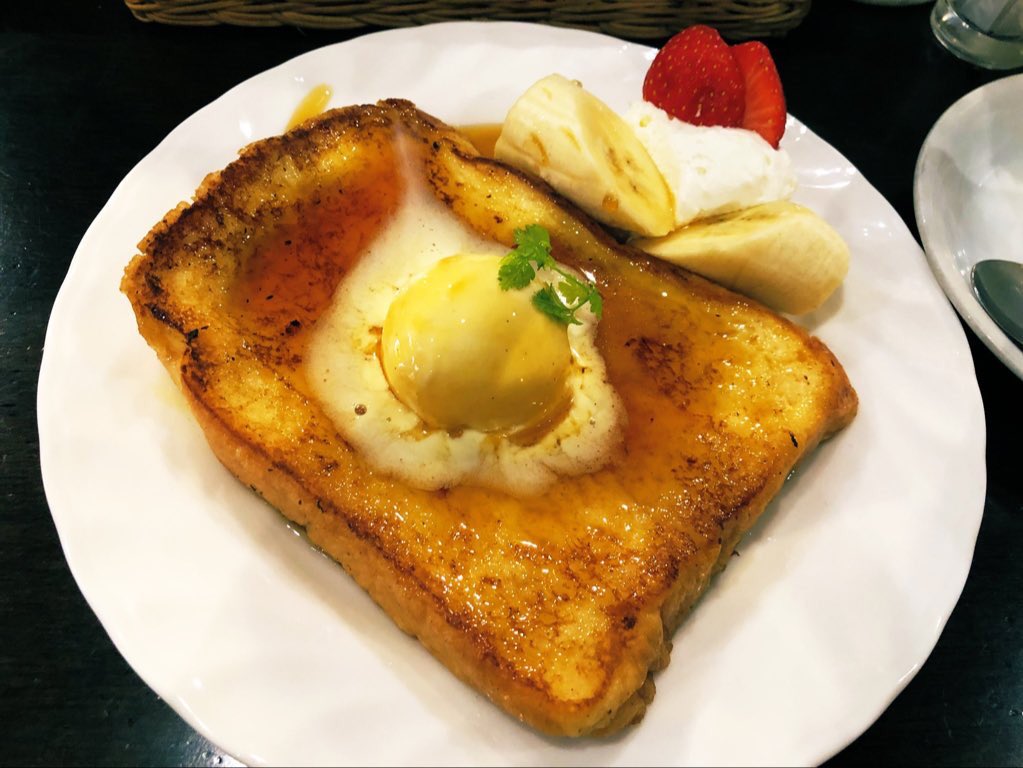 ちゃーりー 喫茶店チェルシー 大阪府大阪市浪速区難波中アラカルトビル どのモーニングを食べても鉄板で美味しいですが僕のお気に入りはアイスとハチミツがたっぷりかかったフレンチトーストモーニング 外観は少しレトロな喫茶店ですが 味はとても繊細 夜に