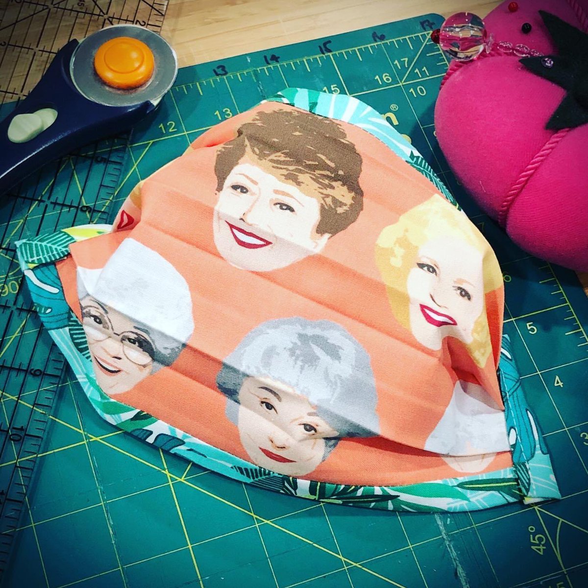Thank you for being a friend! πΆ
We are OBSESSED with this #GoldenGirls mask w/ palm tree fabric to make you feel like youβre right in Miami! ππ΄βοΈ#goldengirls #rose #bettywhite #dorothy #blance #sofia #etsy
Shop: https://t.co/CfS9NfjORF π· https://t.co/RWh5XH5eQZ