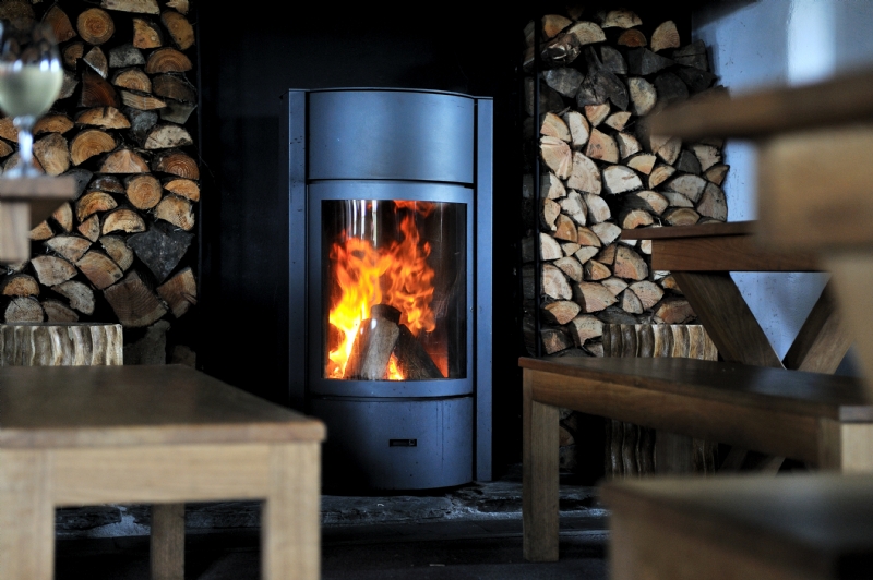 KernowFires's tweet photo. We're all looking forward to the day we can get back in the pub and enjoy a pint by the fire.

The Cornish Arms #cornisharms #cornwall #stuv #woodburner #pubs https://t.co/89S9z1nwyZ