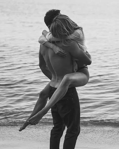 -Hoy he soñado contigo
   
    -¿Y que hacíamos? 

                       -Ser felices 

#Bali🙈💖🙈