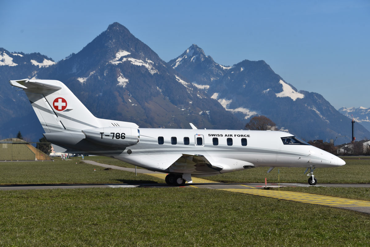 scramble_nl's tweet photo. Spanish Navy eyes the Pilatus PC-24. Read more at https://t.co/MTNdTyuQsV (photos Hans van Herk, Pilatus Aircraft and Stephan Widmer)
#avgeek #militaryaviation #ArmaAeréadelaArmada #Armada #Eslla004 #CessnaCitation #Ce550 #Ce650 #Pilatus #PC24 #Rota https://t.co/dIiyHUEWUz