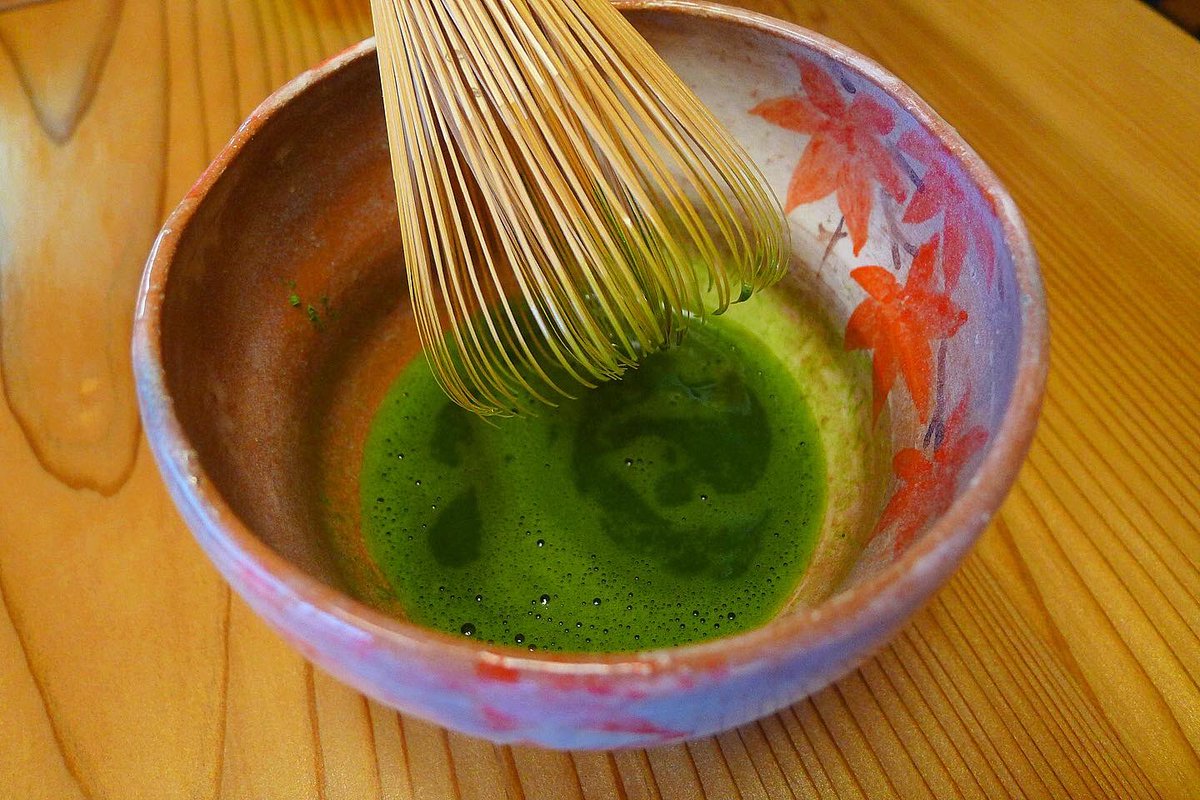 抹茶を点てる 抹茶を点てる