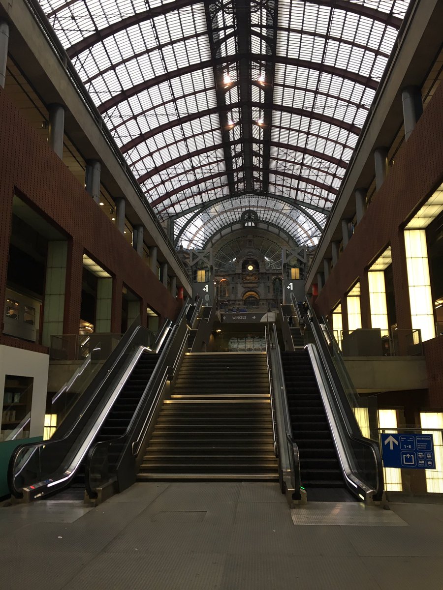 Before, I marvel at the multi-level glory that is Antwerp Central. It’s some fine engineering but worth remembering what paid for it as it is part of Léopold II’s slavery legacy. This thread by  @GarethDennis looks at slavery & railways.  https://twitter.com/garethdennis/status/1273557403578118144?s=21 #BlackLivesMatter  
