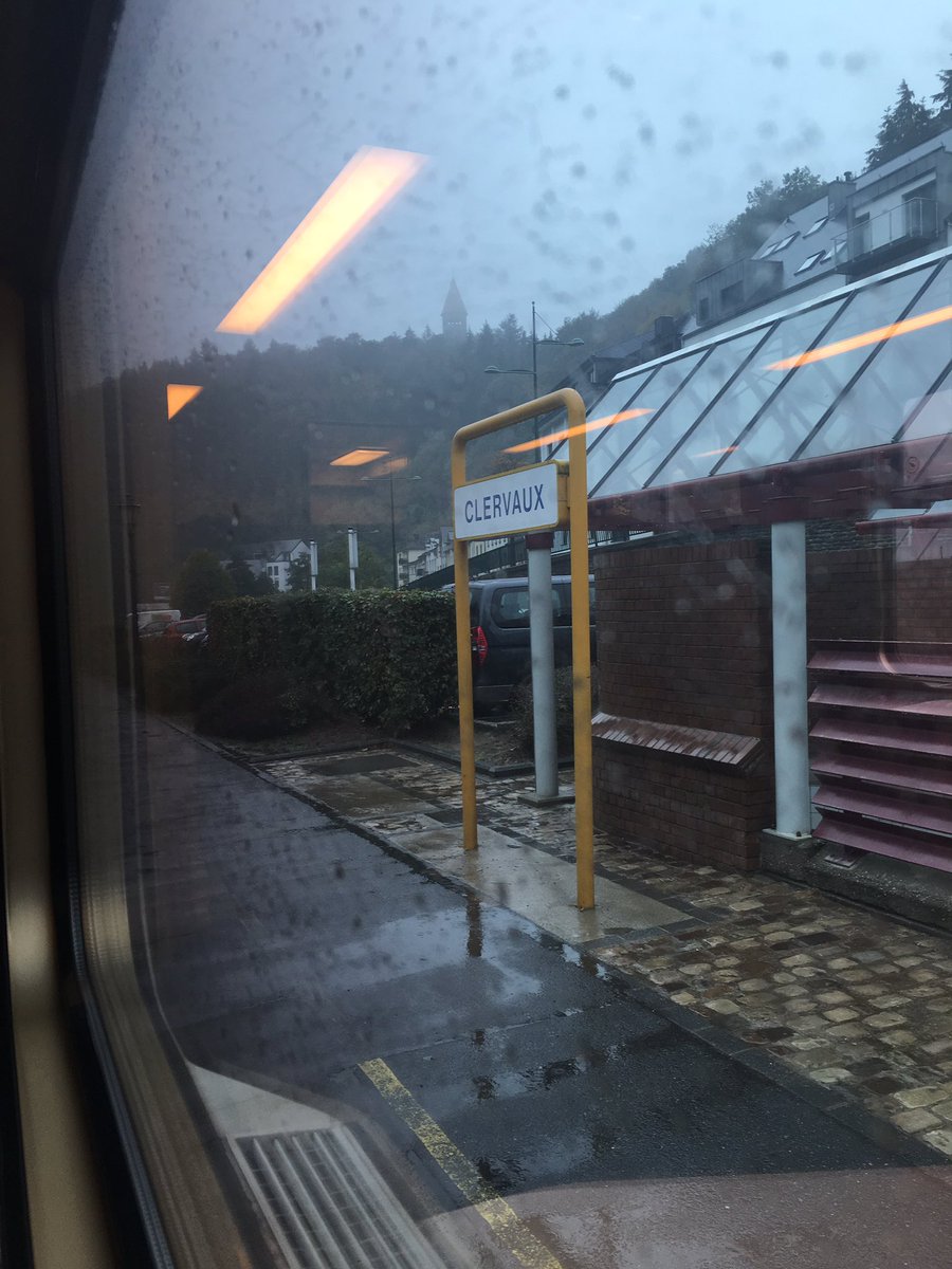 We arrive at Luxembourg station or Gare Lëtzebuerg in  (Gare de Luxembourg ) with various  @CFLinfos stock around. It is also served by  @SNCB  @DB_Bahn &  @SNCF & has been recently modernised. Now to find my hostel... #TravelbyTrain  #EuroTravel  #TrainTravel