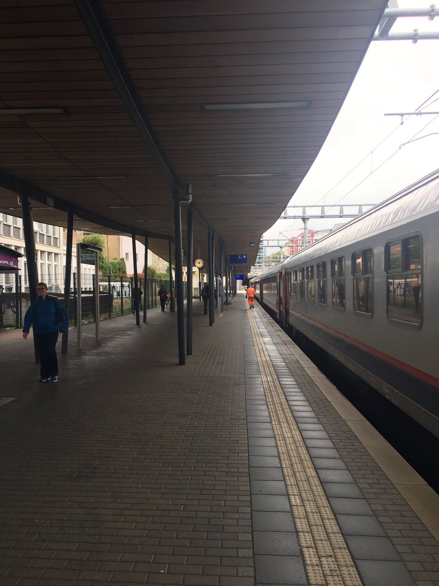 We arrive at Luxembourg station or Gare Lëtzebuerg in  (Gare de Luxembourg ) with various  @CFLinfos stock around. It is also served by  @SNCB  @DB_Bahn &  @SNCF & has been recently modernised. Now to find my hostel... #TravelbyTrain  #EuroTravel  #TrainTravel