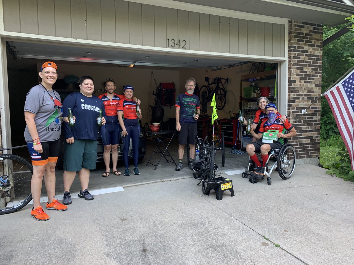 #TeamUSA celebrating the finish of #AlternatieveHandbikebattle with a ⁦<a href="/Heineken/">Heineken</a>⁩ ! We covered 17km. ⁦@CoachMistyR⁩ ⁦<a href="/HHeckmanMcKenna/">Heather</a>⁩