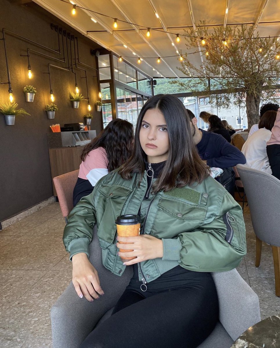 Axis starbucks'a gidenlere böyle bakıyorum