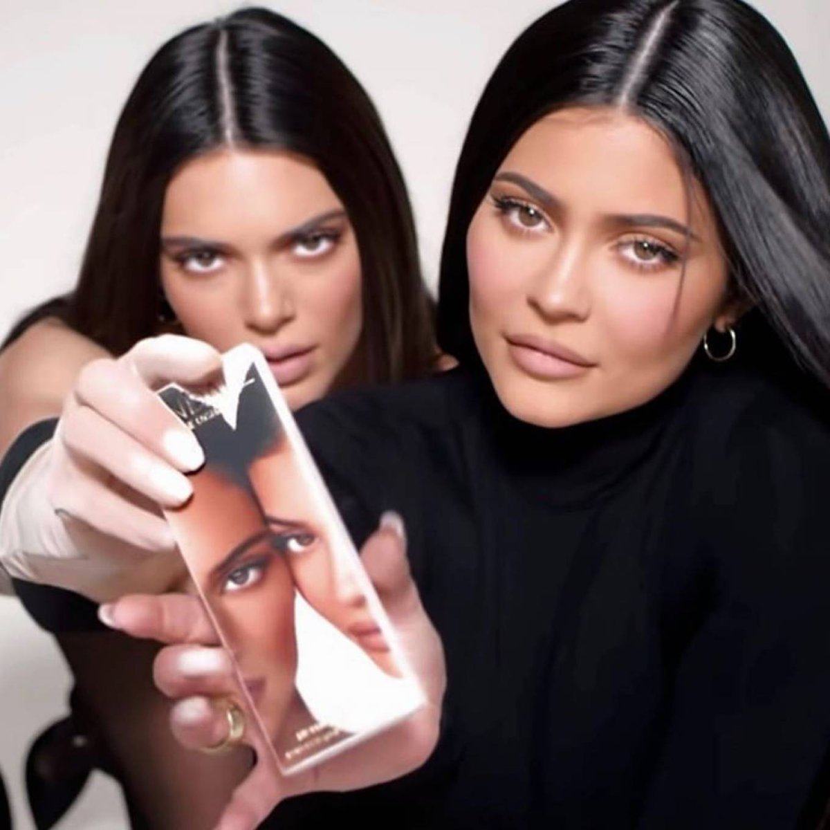 Karjennerarchives Kendall And Kylie Jenner Kendall X Kylie Cosmetics Kendalljenner Kardashian Jenner