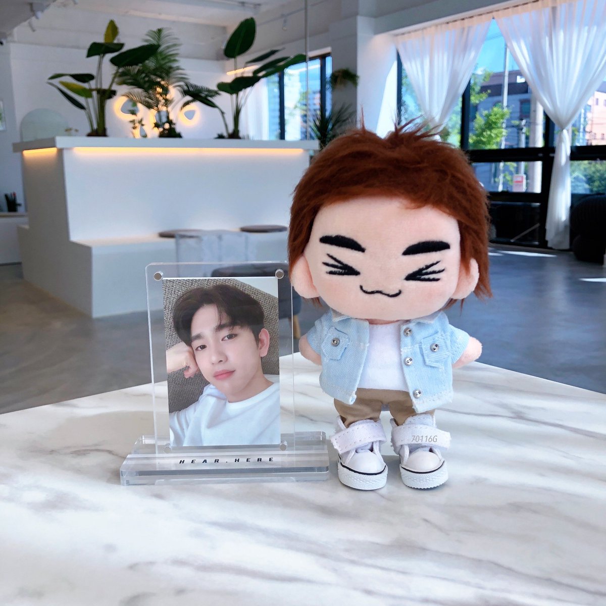 70116G's tweet photo. 아크릴액자랑 녕터리 둘다 정말 작고 귀엽따💕

청자켓 @cocosom7 👍
#HEAR_HERE #녕터리 #Jinyoung https://t.co/AQLFYI7OcI