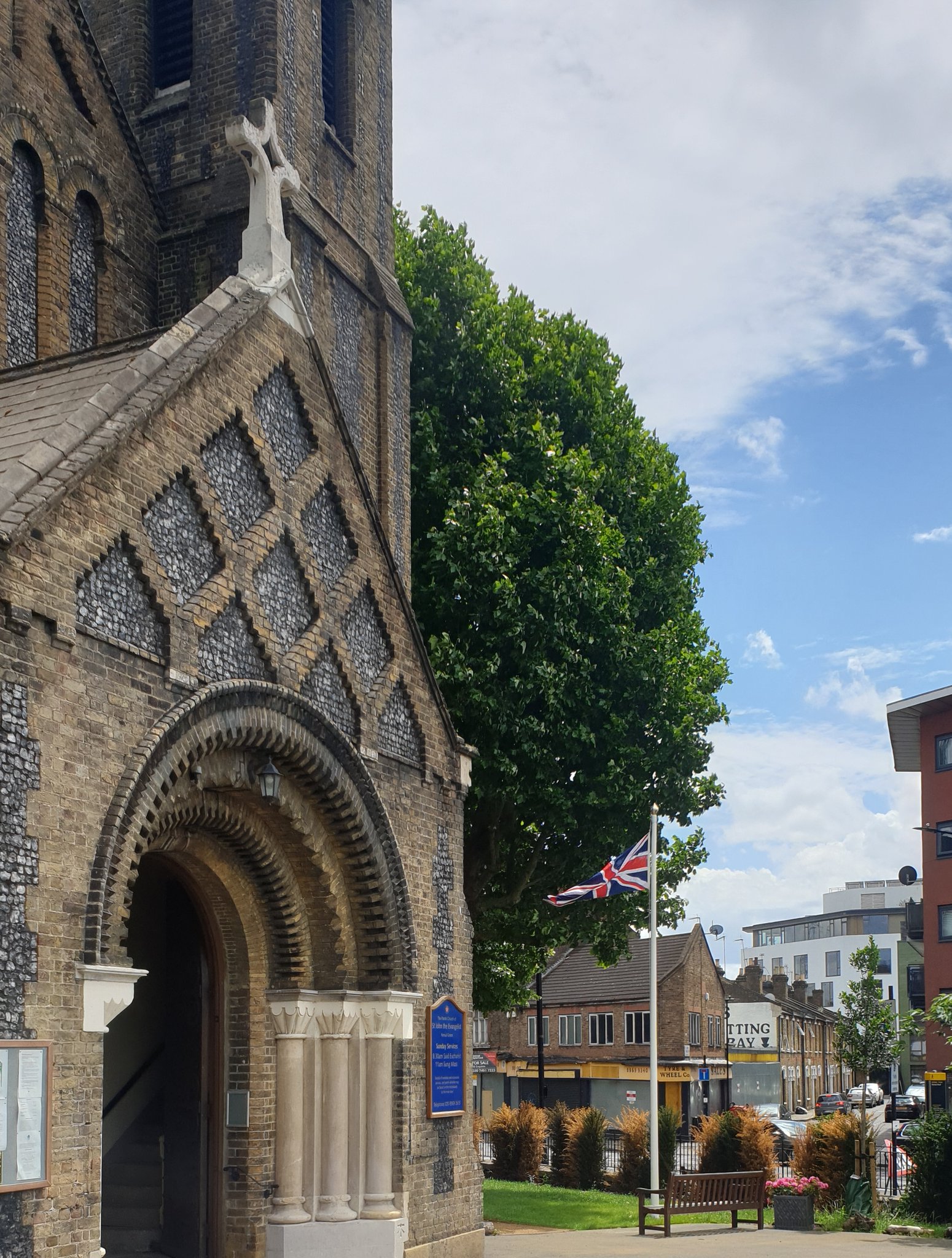 The flag is flying today to celebrate the birthday of HRH Prince William of Wales. Many happy returns! 