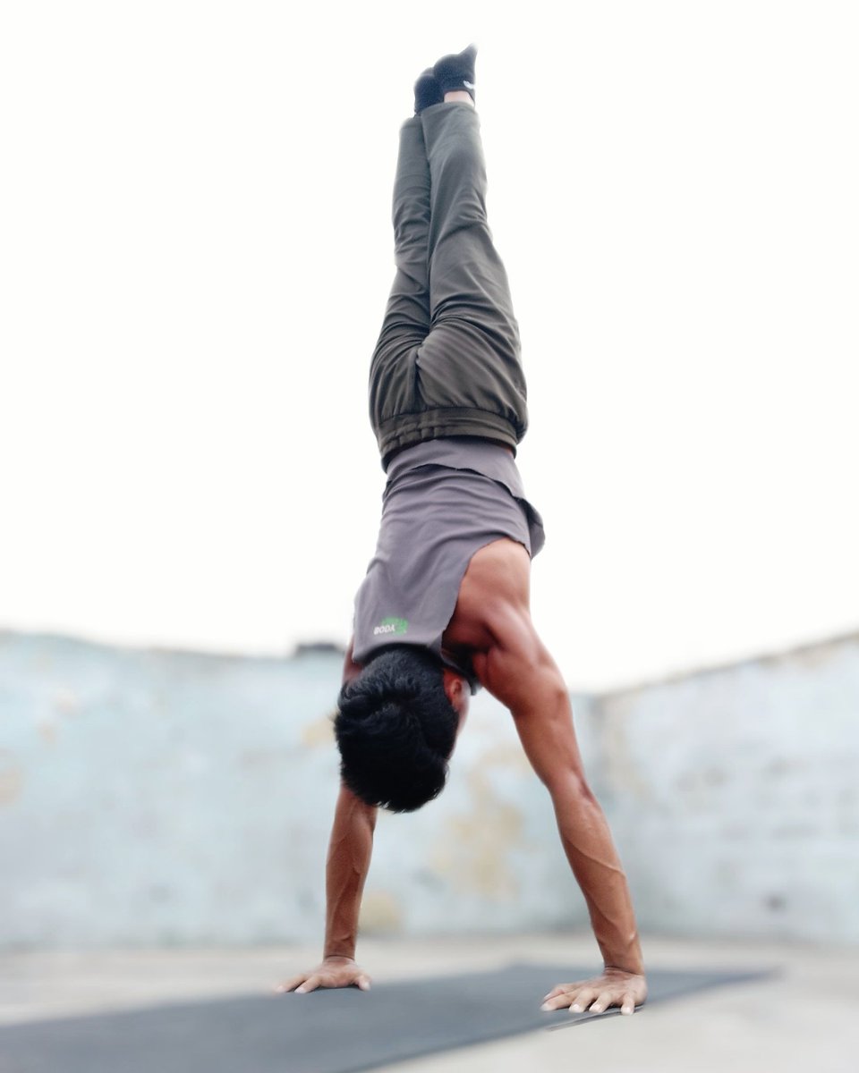 imvikramtamang's tweet photo. Never Underestimate A Person With A Yoga Mat😜💪🤸 #InternationalYogaDay #Internationalyogaday2020 #fitnessmotivation https://t.co/X5um7uqxdf