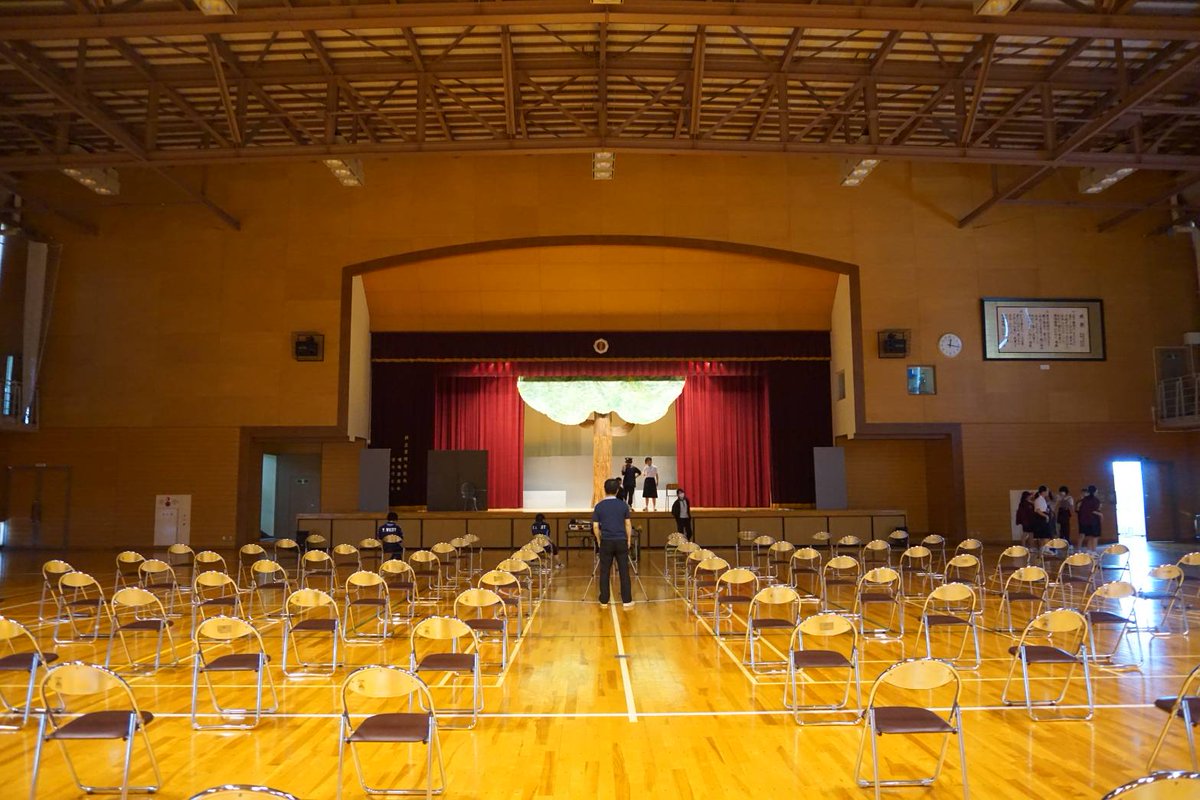 Nishi20drama's tweet photo. 幻の第50回山形西高演劇部定期公演、本日無事終了致しました！🌻

これまで幾つもの劇を形に出来たのは間違いなく皆様のおかげです。この場をお借りしてこれまで関わった全ての方々に感謝を申し上げさせていただきます✨

これからの新生山形西高演劇部もどうぞ宜しくお願い致します！ https://t.co/t8RtLN5B7u