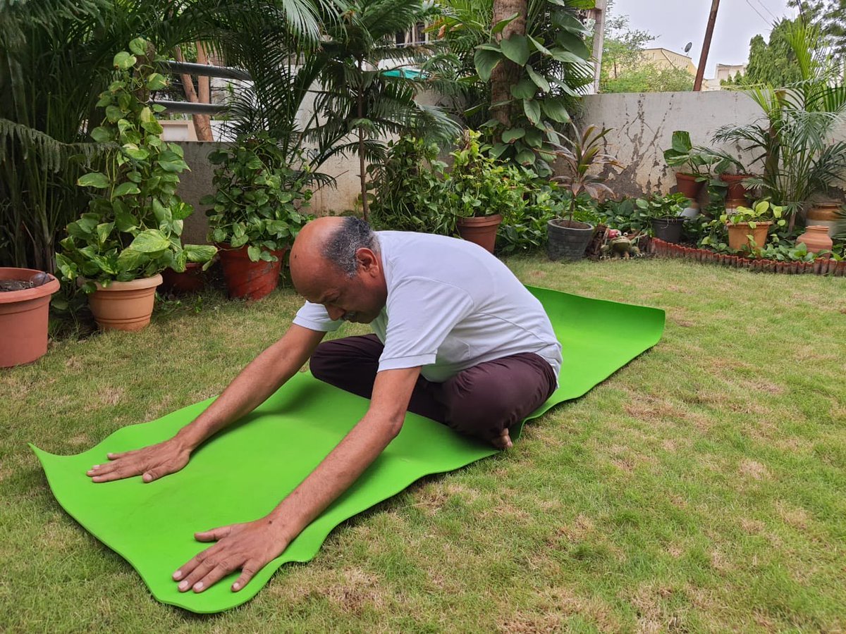 GoI_MeitY's tweet photo. #InternationalYogaDay with MoS @SanjayDhotreMP, @GoI_MeitY. Yoga celebration took place around the world today, with the theme '#YogaAtHomeWithFamily', ensuring social distancing, and making Yoga as an integral part of our daily life. #MyLifeMyYoga https://t.co/hGnp8MmLi8