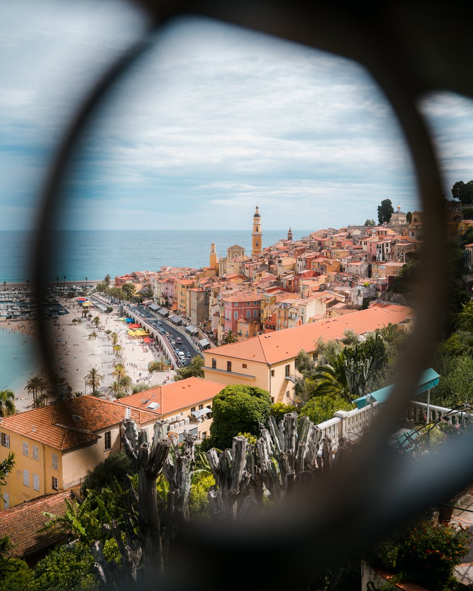 ClementR_Nice's tweet photo. La belle ville de Menton se dessinant à travers un cercle. 🔆

#mentontourisme #mentonrivieramerveilles #nice06 #cotedazurfrance #mentonfrance #cotedazurtourisme #cotedazurnow

https://t.co/WLQyelhXJv https://t.co/CfR2TGKtaK