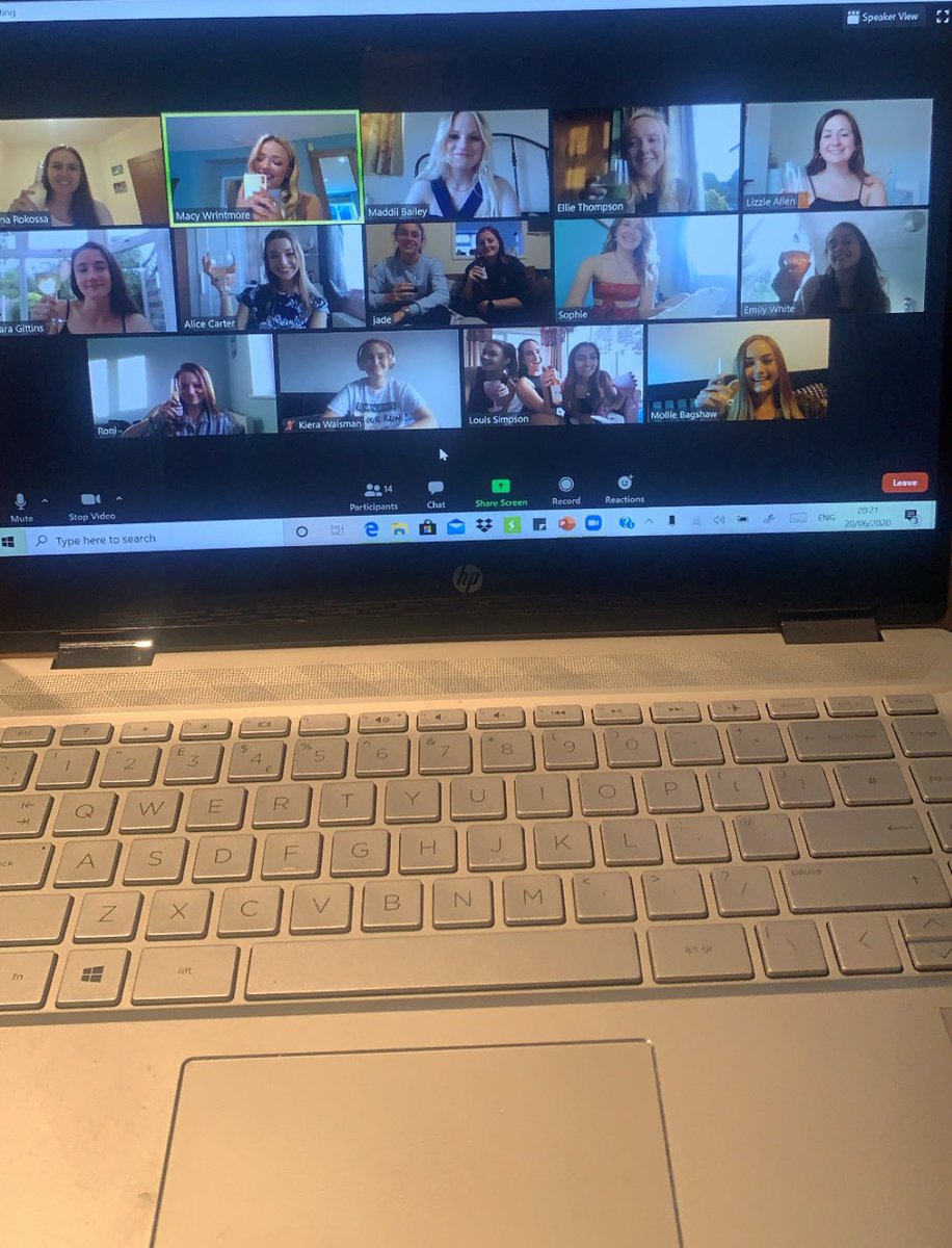 Last night our ladies dressed up and got together to celebrate the end of an amazing season and the end of exams! Such an incredible team spirit💙💛 it was so lovely to see everybody!!⚽️