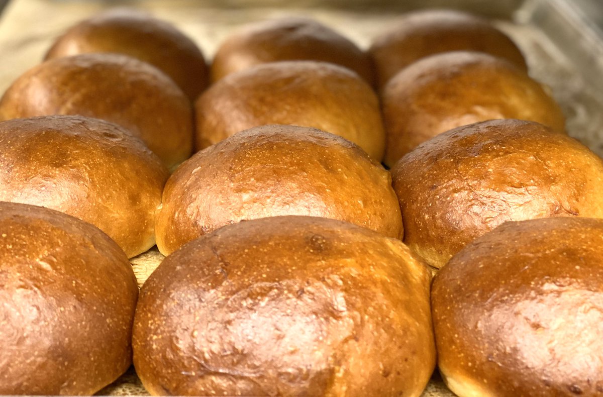 centralstndrd's tweet image. Grilling out this weekend? Come pick up a pack of our fresh made brioche buns to make your burger amazing!! 😍 #freshbaked #huntermade #sunsoutbunsout #burgerlife #supportlocal #eatlocal #bettendorf #tagtheqc #quadcities