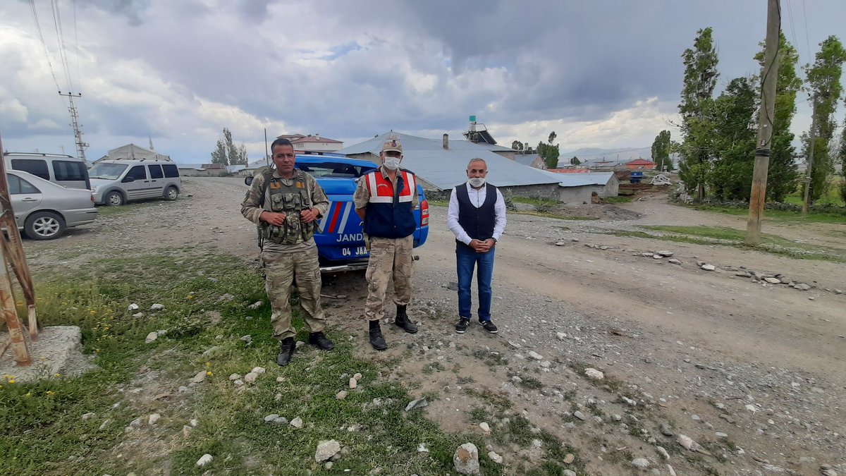 NevzatM4's tweet photo. #Jandarma #güvenlikkorucuları omuz omuza daima görevin başında saygıdeğer komutanlarımız ve kıymetli güvenlik Korucu kardeşlerimizin kontrol uygulama görev noktalarında ziyaret ettik
Her zaman devletimizin emrinde milletimizin hizmetinde olduk
#Sevgisaygışükranlarımı #sunuyorum🇹🇷 https://t.co/N6imJMOZSe