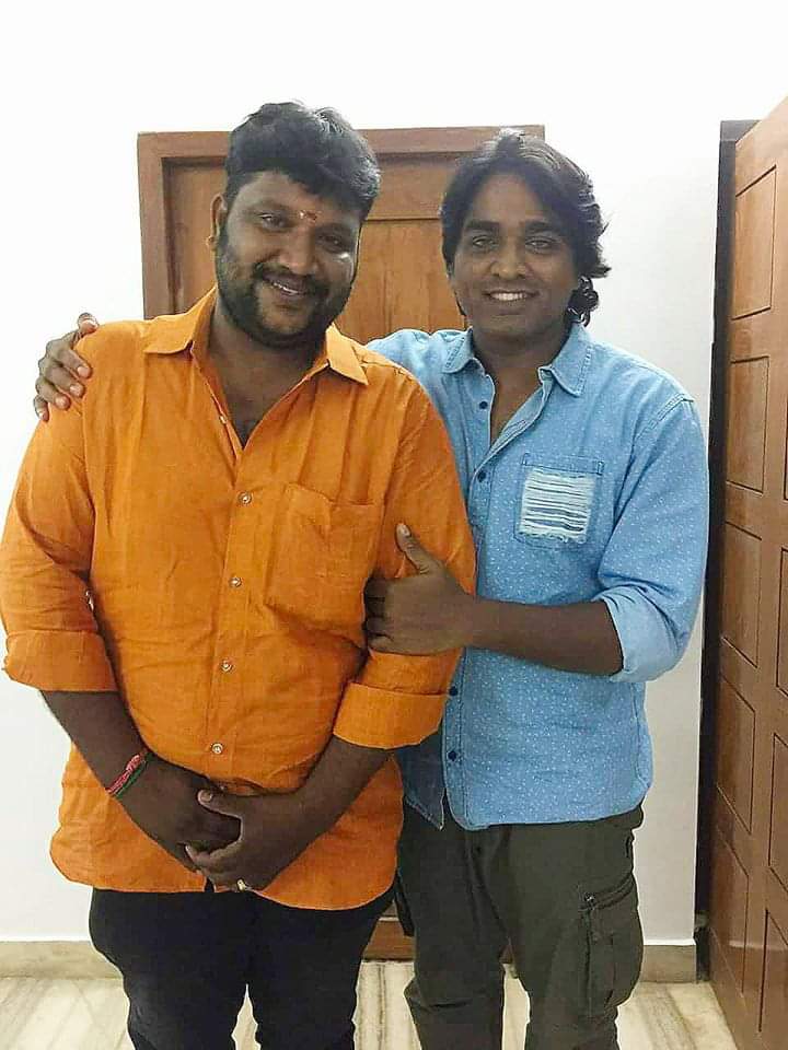Deva_VSP's tweet photo. #ரசிகனை_ரசிக்கும்_தலைவன்
@VijaySethuOffl 😍❤️🔥🔥🔥🔥 https://t.co/ZoVEnnQEzA