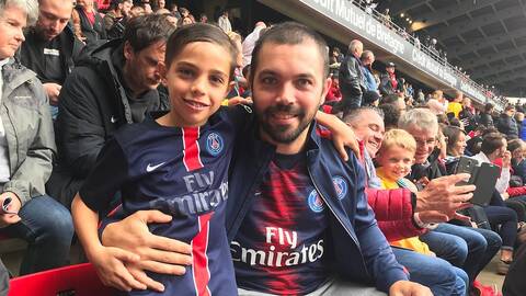 SuperCazarre's tweet photo. C'est eux qui te transmettent tes premières émotions de supporter de ton club !
Bonne fête à tous les papas 🥰 https://t.co/r037E2Yeph