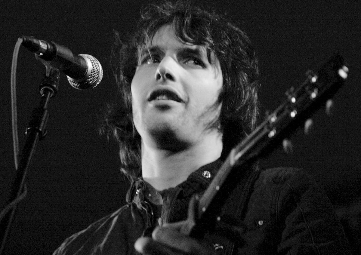 SkyhooksYouTube's tweet photo. James Blunt in late 2004/early 2005 at Katy Daly's/Katy's Bar Belfast shortly before topping the charts. Full story of this photograph and others from the same gig here

https://t.co/IUvsmtEW5K

#jamesblunt #concertphotography #gigphotohraphy #rockphotography #presspit #katydalys https://t.co/bx4wfZfAYU