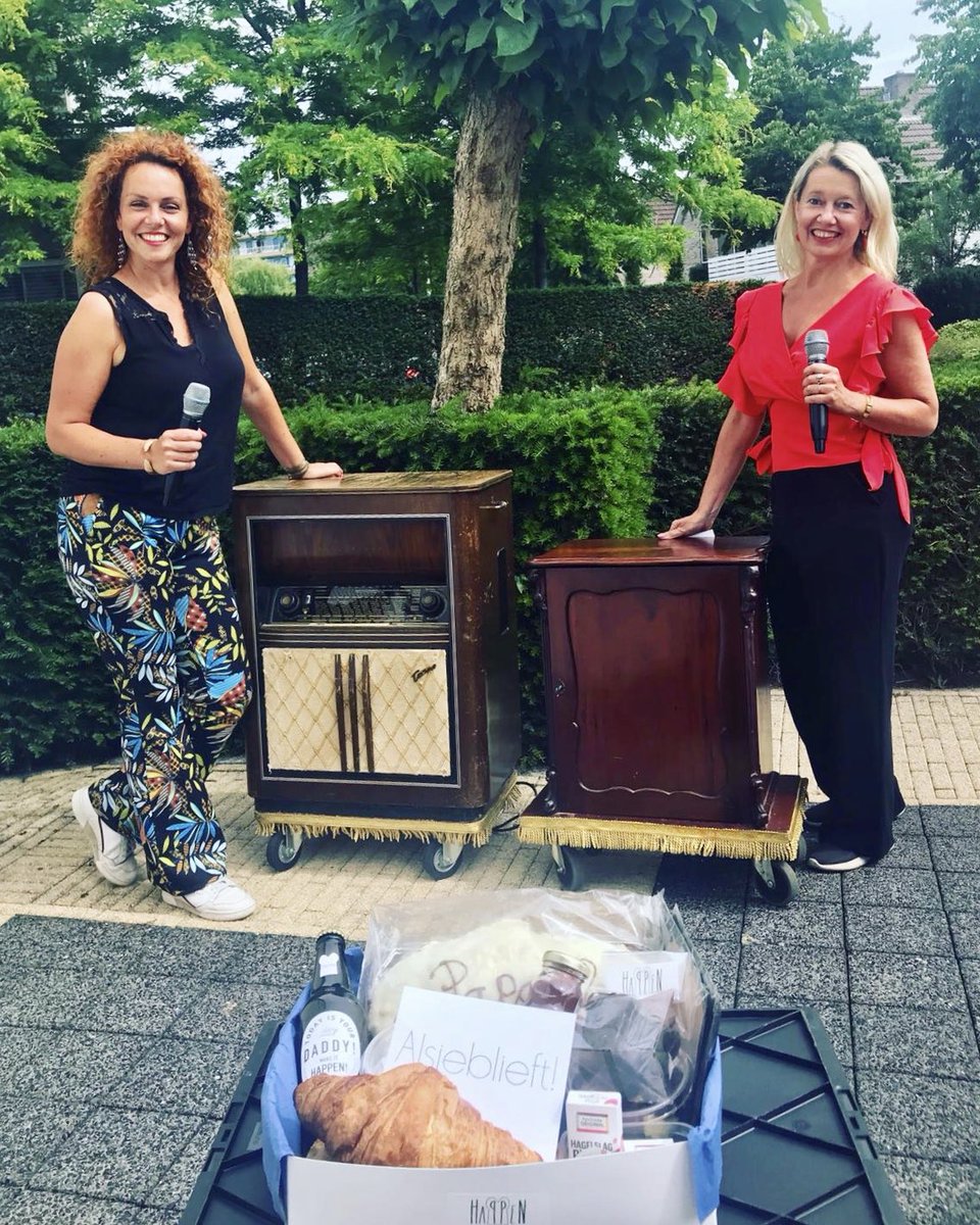 MoHuisman's tweet photo. Blije, lieve en ontroerde vaders toegezongen met een ontbijtje van @bakkerijhappen 🥐🥚���☕️🎤🎼 https://t.co/z33BA0HNwm