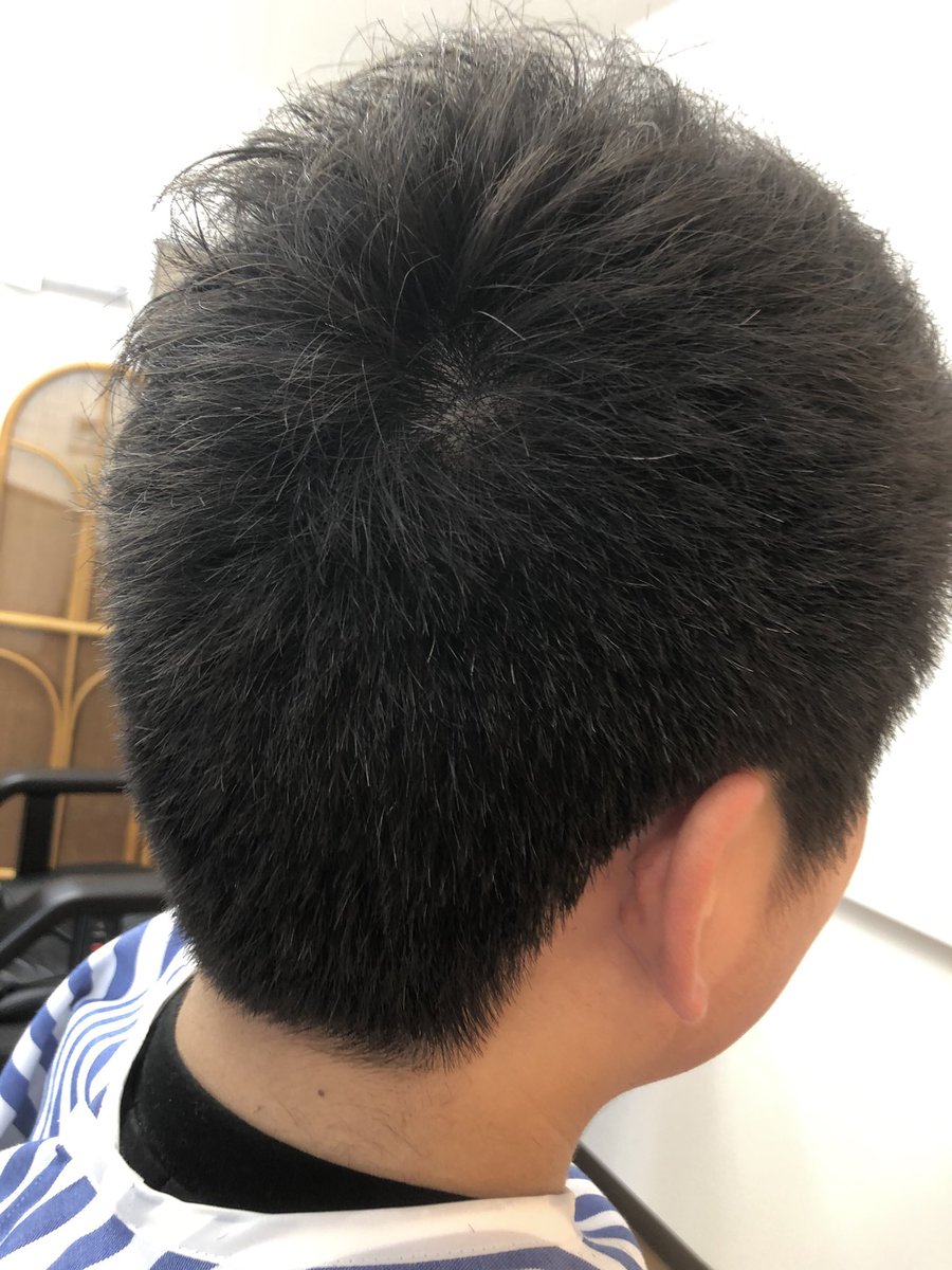 Yscut 髪を多めに梳き髪全体が重すぎない仕上がりに トップを多めに残しておくことでセットがしやすい Yscut 理髪店 美容室 バーバー Barber 八王子 刈り上げ 似合わせカット メンズカット