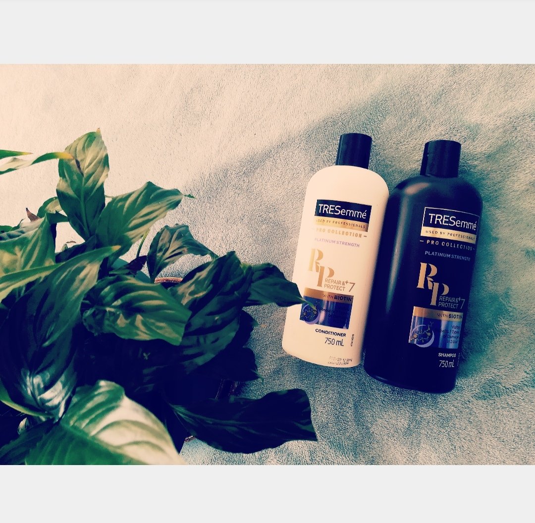 Sasa30Jj's tweet photo. Yeeeeeeeeeeeeey 😁😁Thank you 🤝🤝@rubybox_beauty.. I received my TRESemmè Repair and protect shampoo and conditioner..  Can't wait to share 
#Rubybox 
#Rubyboxtressemme 
#TRESemmesa 
#BeAboutStyle https://t.co/XniUAPBhNJ
