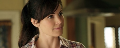 Happy Birthday to Lois Lane from Erica Durance! 