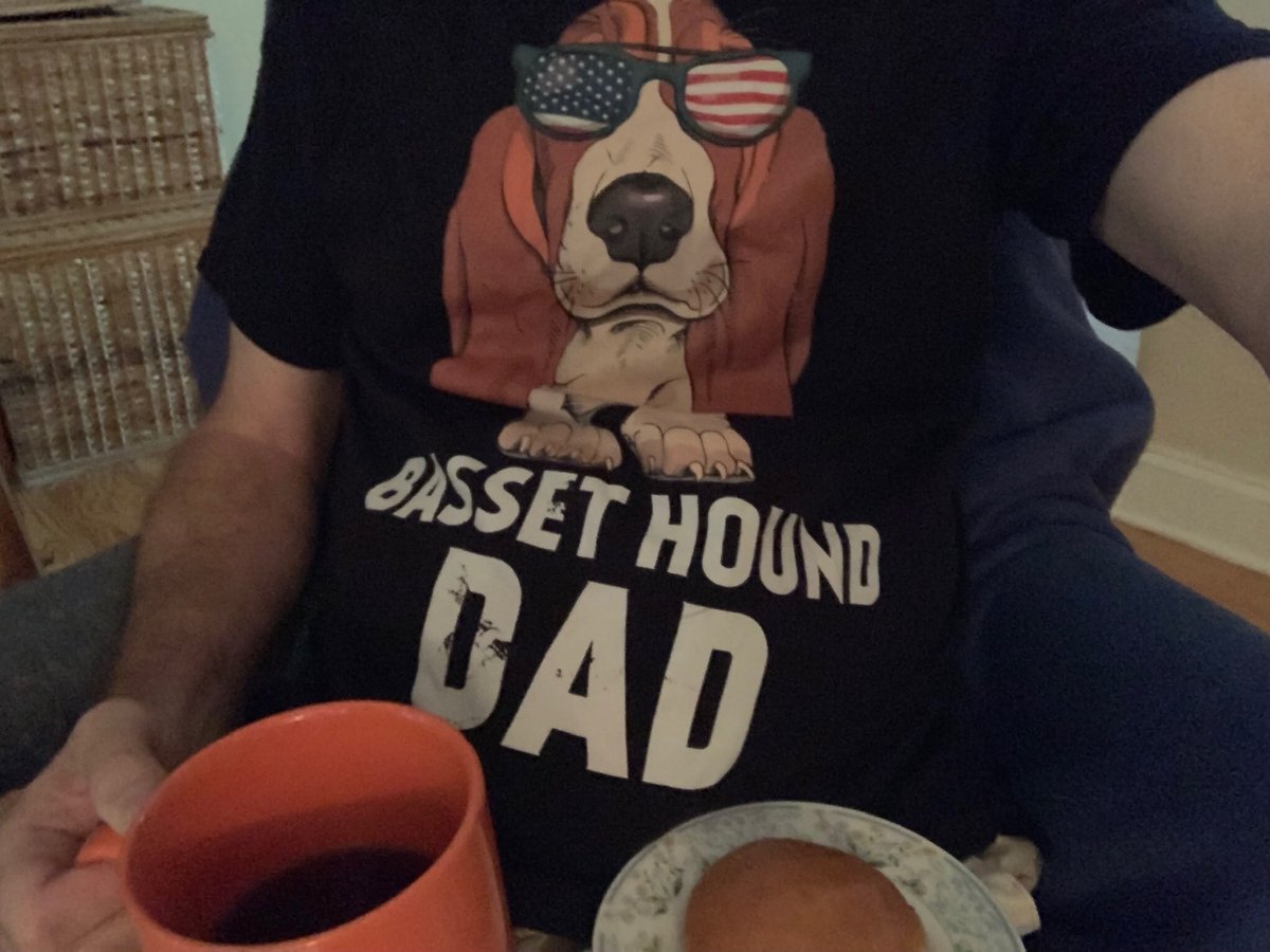 DocKevinElder's tweet photo. Happy #FathersDay everyone! @abigailnelder got mine off to a good start with my #DonutsForDaD 🍩 gift to go with my coffee ☕️ #BassetHoundDaD #QuarantineDay100! You know what to do today #MISatGCSU Alumni, tell him you Love him and hug him for me! #HappyFathersDay2020 https://t.co/ojT4MhmUCp