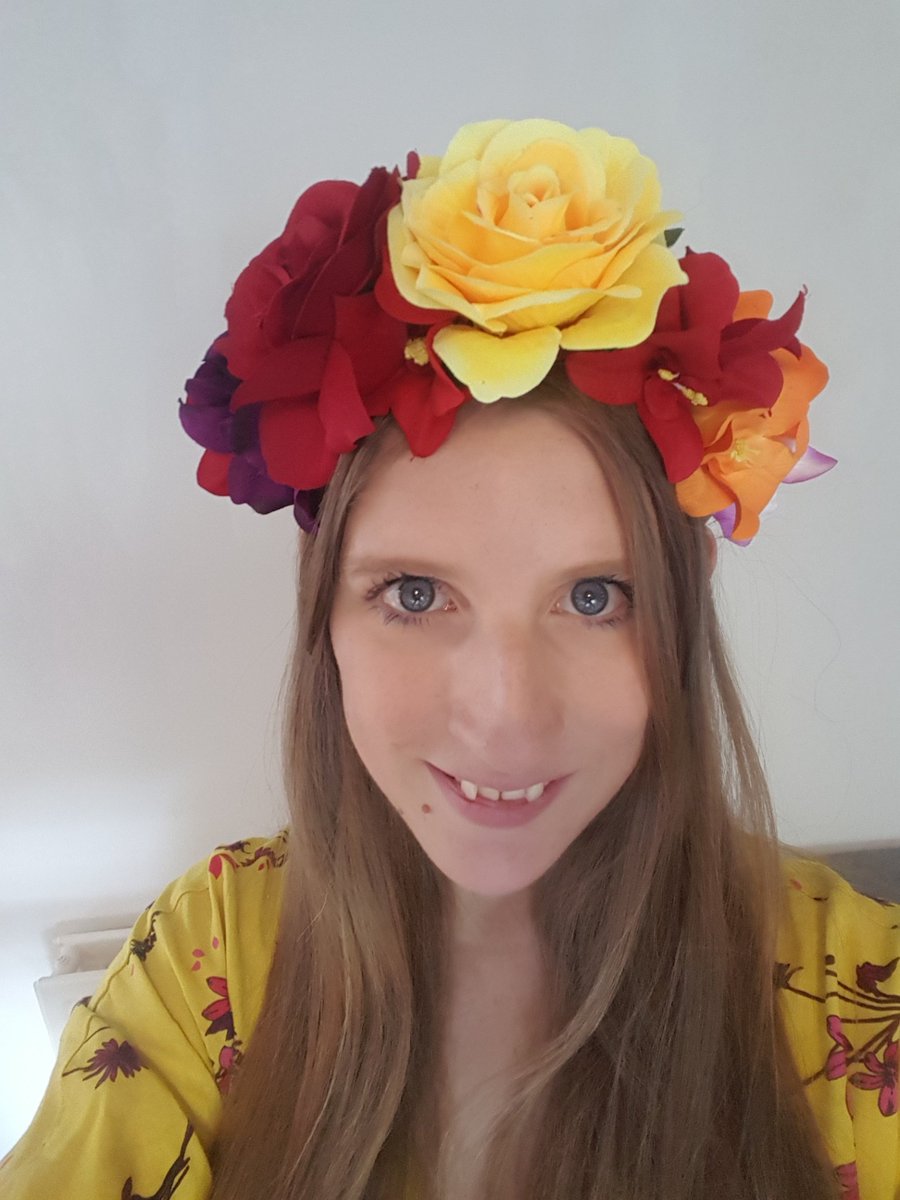 LarissaOates3's tweet photo. Time to fairy it up for @shakescenery cue script performance of A Midsummer Night's Dream! Join us at 3pm for some fairy magic! #ActorsInIsolation #Shakespeare #Sunday #FairyMagic https://t.co/6cNbKCpeLN