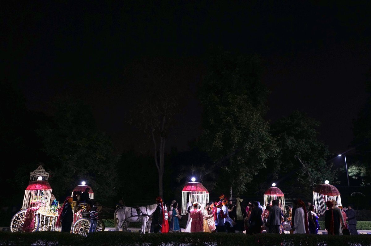 alluringframes's tweet photo. Baraat || The beautiful procession full of fun and banter, of groom and his family on their way to bring home their awaiting bride.
#alluringframes #indianwedding #indianweddingphotographer #sundaythoughts  @wedmegood
@ShaadiBazaar
@WeddingSutra
@WeddingZIndia
@indianweddingz https://t.co/9RopH4MTfp