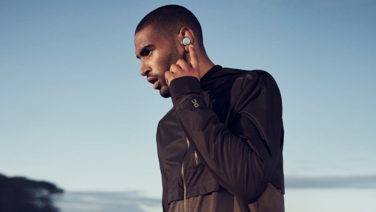 GadgetFlow's tweet photo. The @BangOlufsen Beoplay E8 Sport Wireless #Earbuds https://t.co/I7mNePV8Rx These cool-looking workout earbuds are totally waterproof, so you can go on a run even when it’s pouring rain. #gadgets https://t.co/FVaUFDRVtp