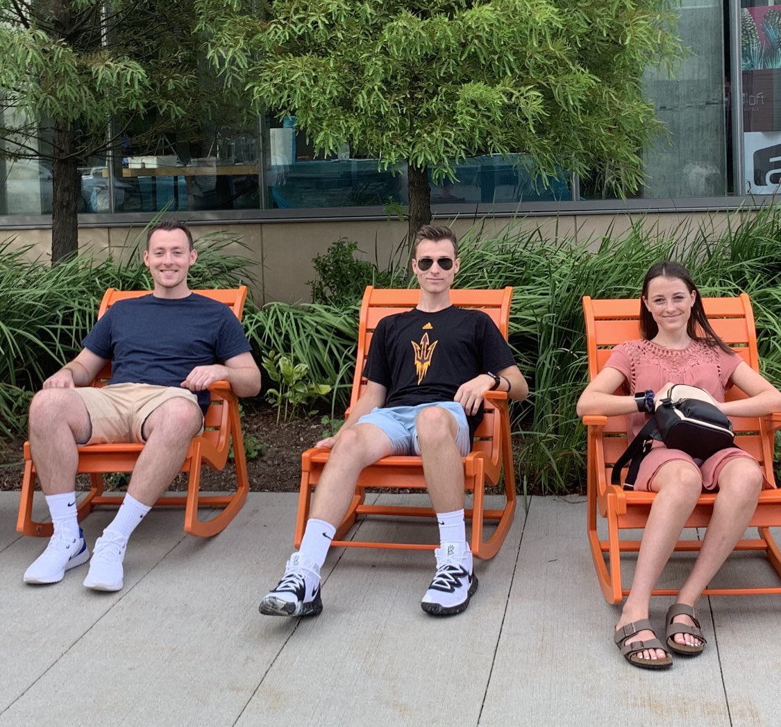 elizurb3's tweet photo. These three are so lucky to have you ⁦@Urbs23⁩ ❤️💙💚 Happy Father’s Day! https://t.co/INviDD6uDM