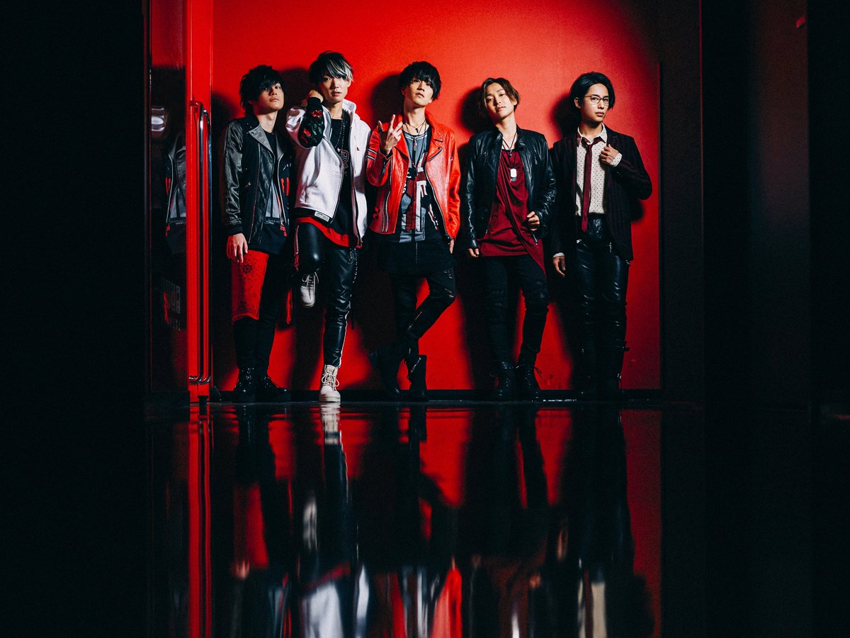 Gyroaxia:Argonavis& #39; rival band, only aiming for the top of the top, ready to crush any obstacle: Gyroaxia." The Absolute Rulers Who Make Fate Yield In Order To Reach Higher Than Ever Before "A Loud Rock college band from Sapporo, centered around its Vocalist.