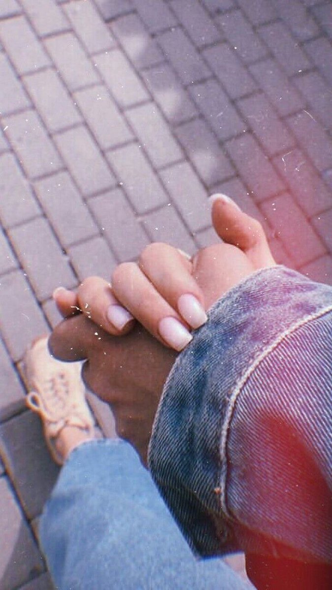 __DEXY's tweet photo. الامَان الوحيد حضنك ولمّة يدينك 💕😴 https://t.co/yM8kt4DWhe