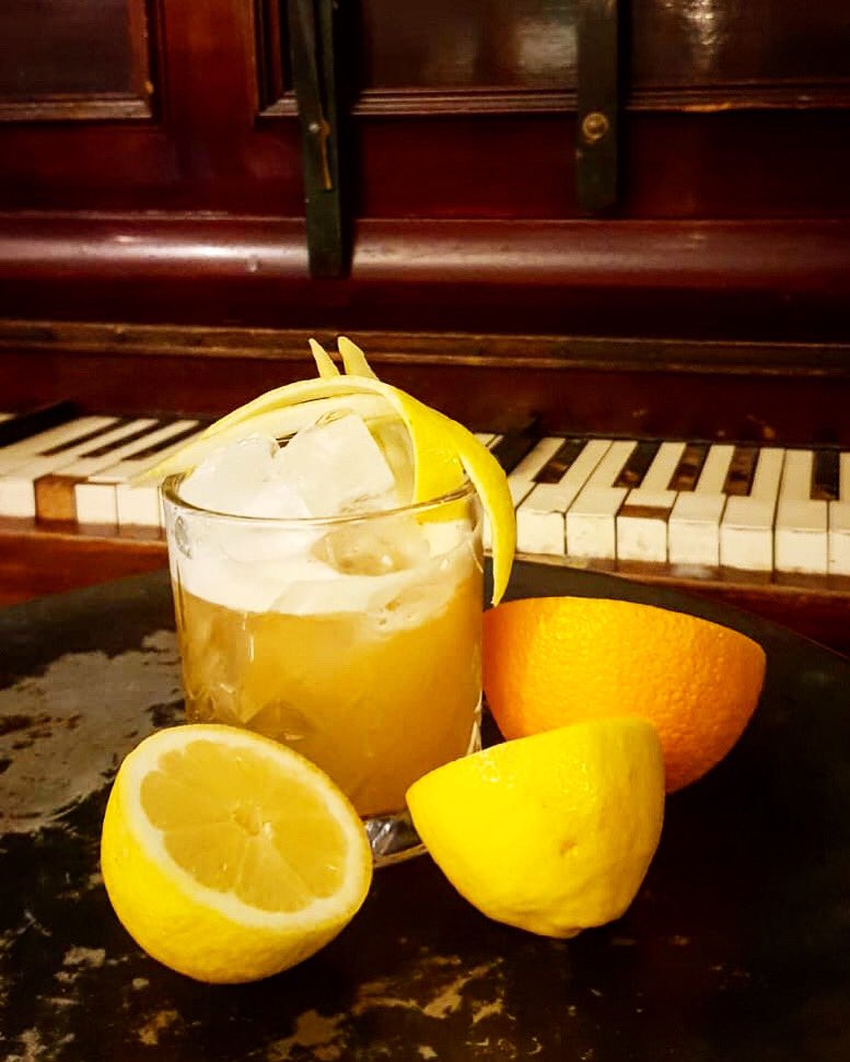 🥃Sunday Sours 🥃

50ml <a href="/DisaronnoSA/">Disaronno SA</a> Amaretto
1 Egg White
20ml Lemon Juice

- Combine the ingredients in a shaker &amp; give it a good dry shake (this is basically a shake without ice to emulsify the egg white 

- Add in some ice &amp; shake 

- Pop some ice in a glass &amp; pour