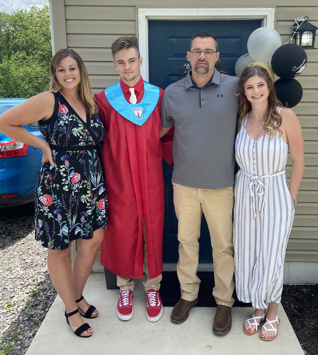 alysssaaaa____'s tweet photo. Happy Father’s Day to the man who does everything for this family and never asks for anything in return (except for very large boats and fancy Jeep parts)! Love you very much and I hope you enjoy this Sunday filled with baseball!❤️⚾️ @neilmo38 https://t.co/W0roxMxnc0