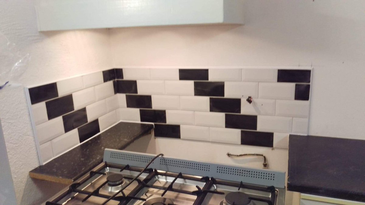 Tiling for a client in Les Salles Lavauguyon.