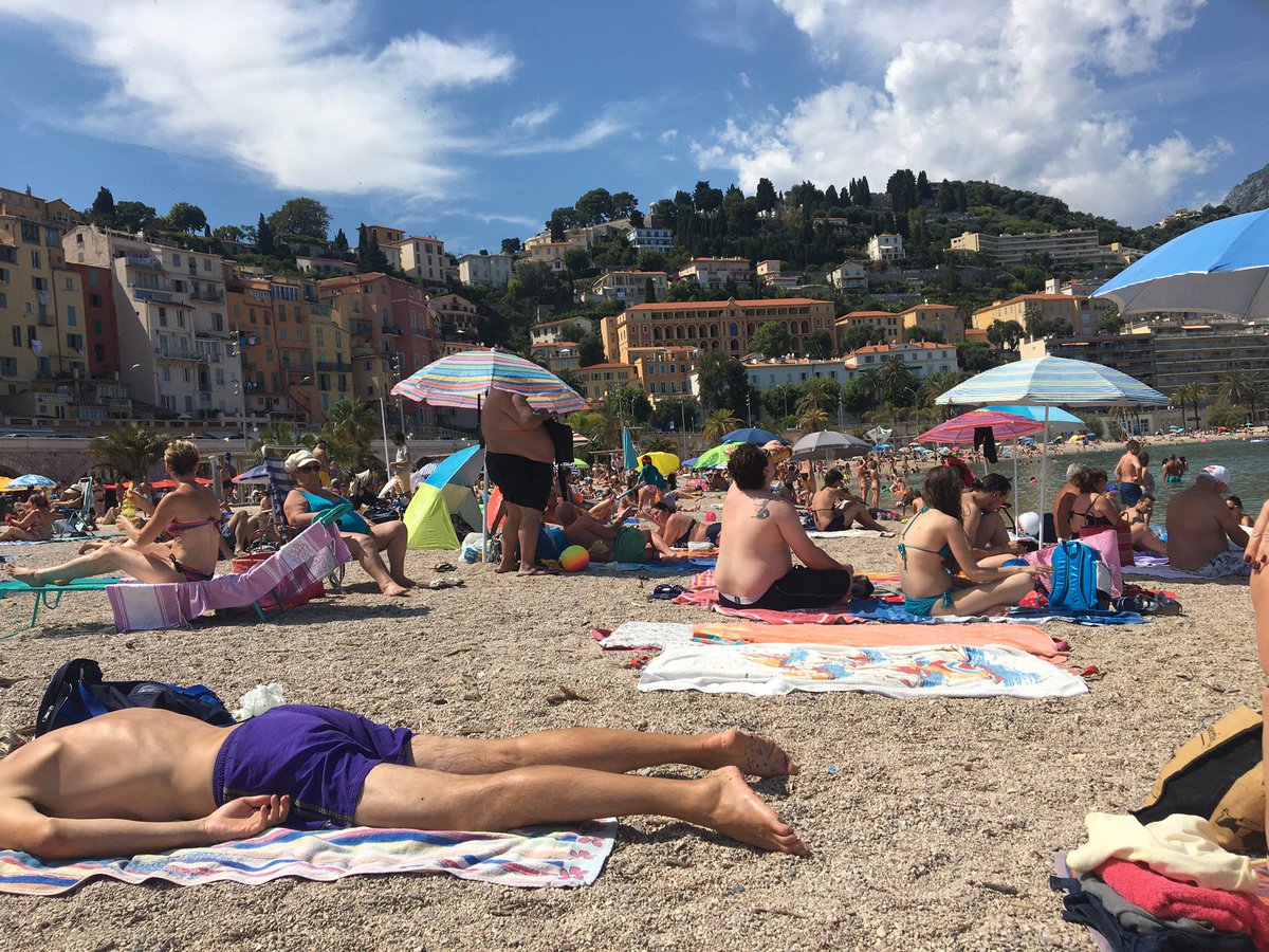 #21giugno 2km dal confine Italiano.
Distanziamento sociale zero, mascherine zero, igienizzanti zero, locali e Ristoranti pieni! #concorrenzaturisticasleale