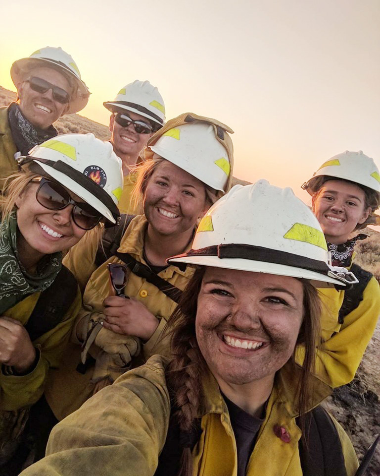 Bringing back one of our favorite pics from last year, courtesy @BLMIdaho. Any other firefighter selfies out there? #NationalSelfieDay #ReadyForWildfire 👨‍🚒👩‍🚒 🤳