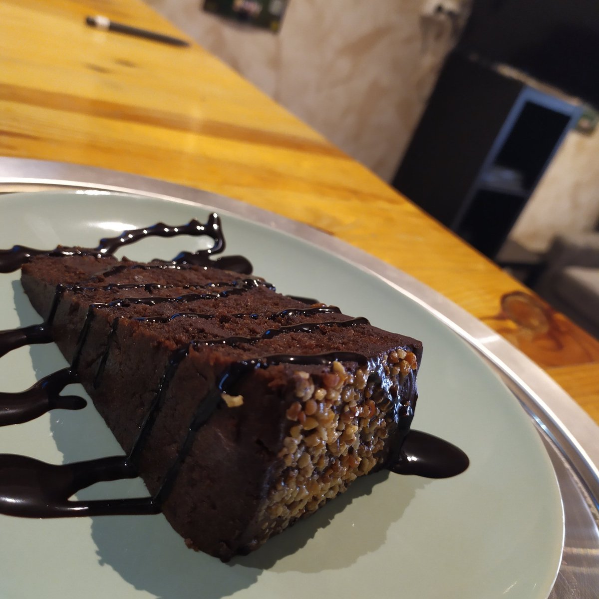 bartheguild's tweet photo. Con la nueva normalidad llega también... LA TARTA DE LA SEMANA!! Tarta de chocolate y toffee con cubierta de chocolate y crocanti. No te la pierdas! https://t.co/si2GAiEDkO