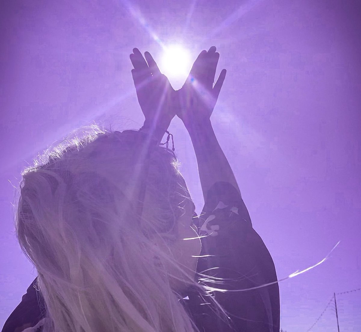 Praise The Sun ☀️ 

.
#purpleaesthetic #sunshine #blondehair #purpleinstagram #beach #indiefolklondon #happiness #singersongwriter #music #singerslife #love #iphonography #unsignedartist #skyporn #pintrestinspired #following #summervibes #like #girl #peace
