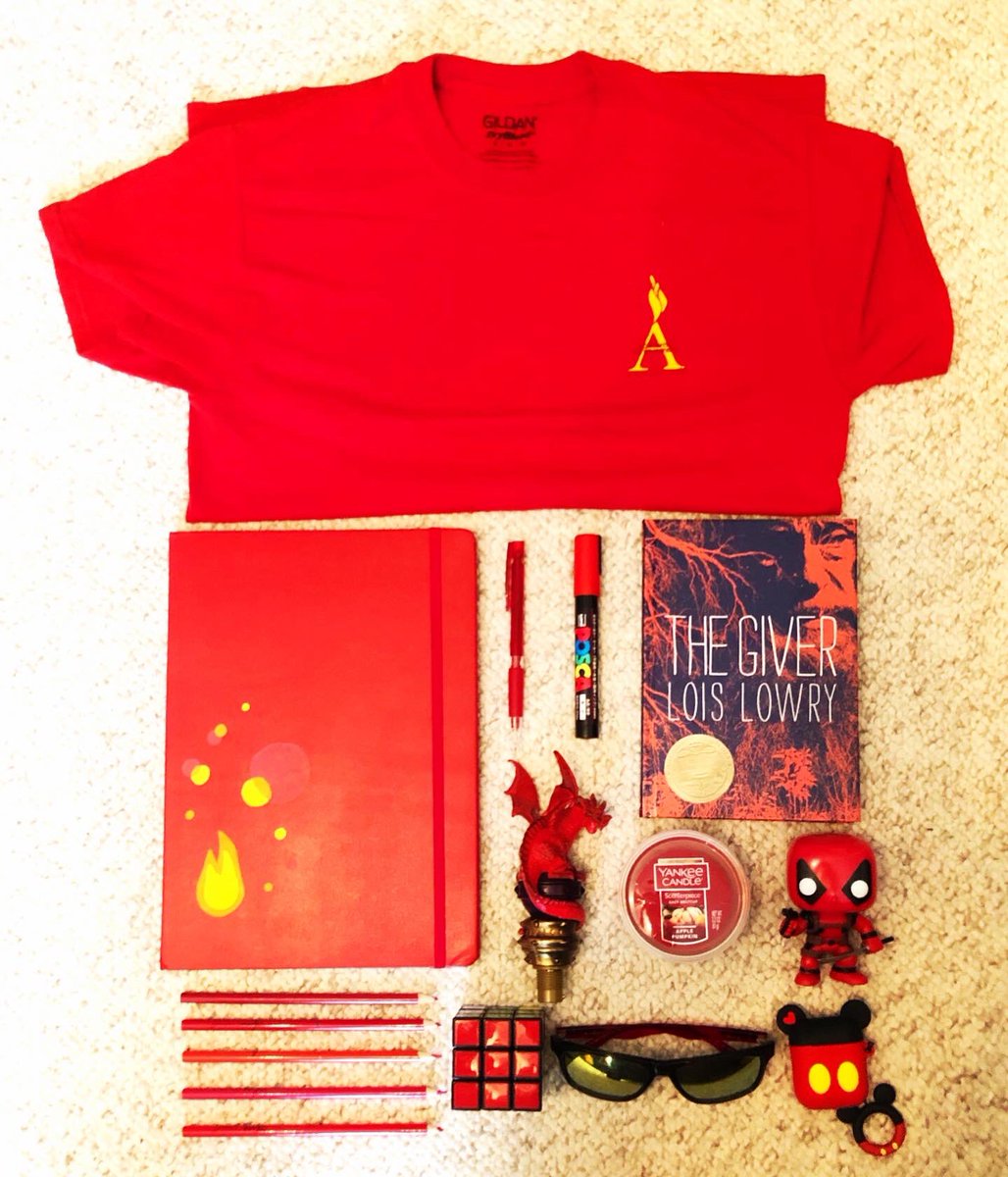 Knolling- the art of arranging objects in a visually appealing manner. Aren’t these satisfying to look at? Students did these. 😍 #knolling #art #elearning