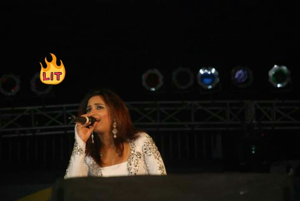 SonaSsg's tweet photo. Some iconic stuffs to scerene.
@shreyaghoshal - Delighted to share your concert vibes back to back! ♥ The real rockstar.
#FavThrowback https://t.co/1E05IHAMEo