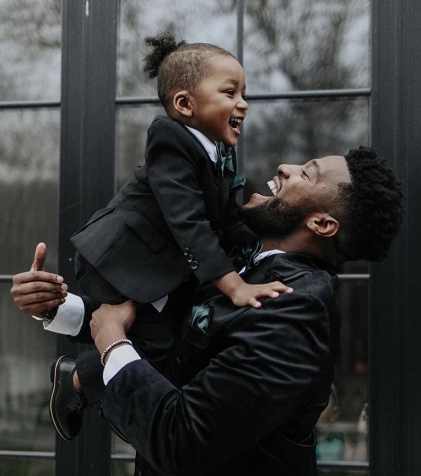 ValourMagazine's tweet image. Happy Father’s Day to all of the amazing dads out there. Thank you for your love, compassion and your sacrifices - we cherish you! 🖤 #HappyFathersDay2020